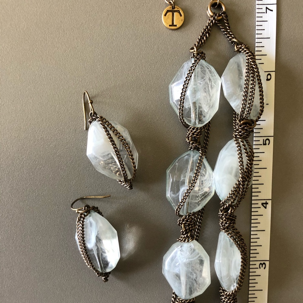 Set bracelet and earrings
